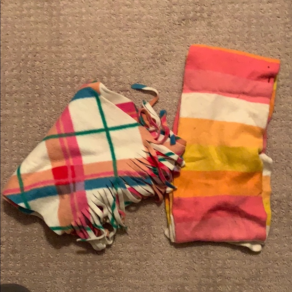 2 scarves
